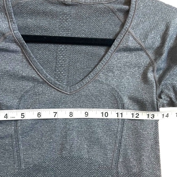 Lululemon Run: Swiftly Tech V Neck - Picture 12 of 13